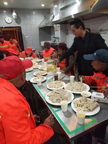 冬至溫情暖龍城 濮陽(yáng)餐飲商家免費(fèi)宴請(qǐng)環(huán)衛(wèi)工